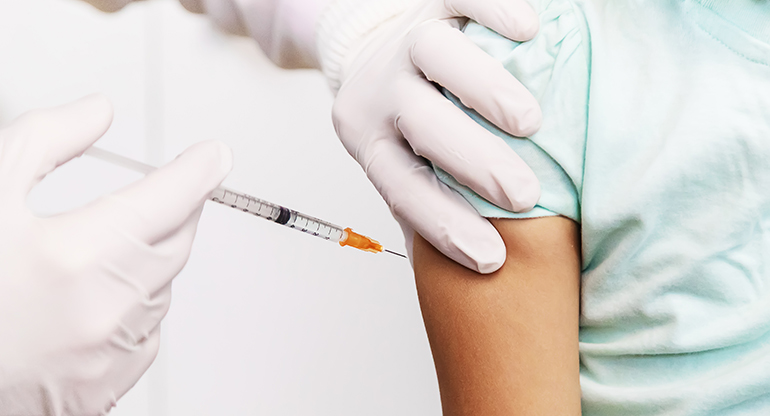Ett barn vaccineras. Foto.